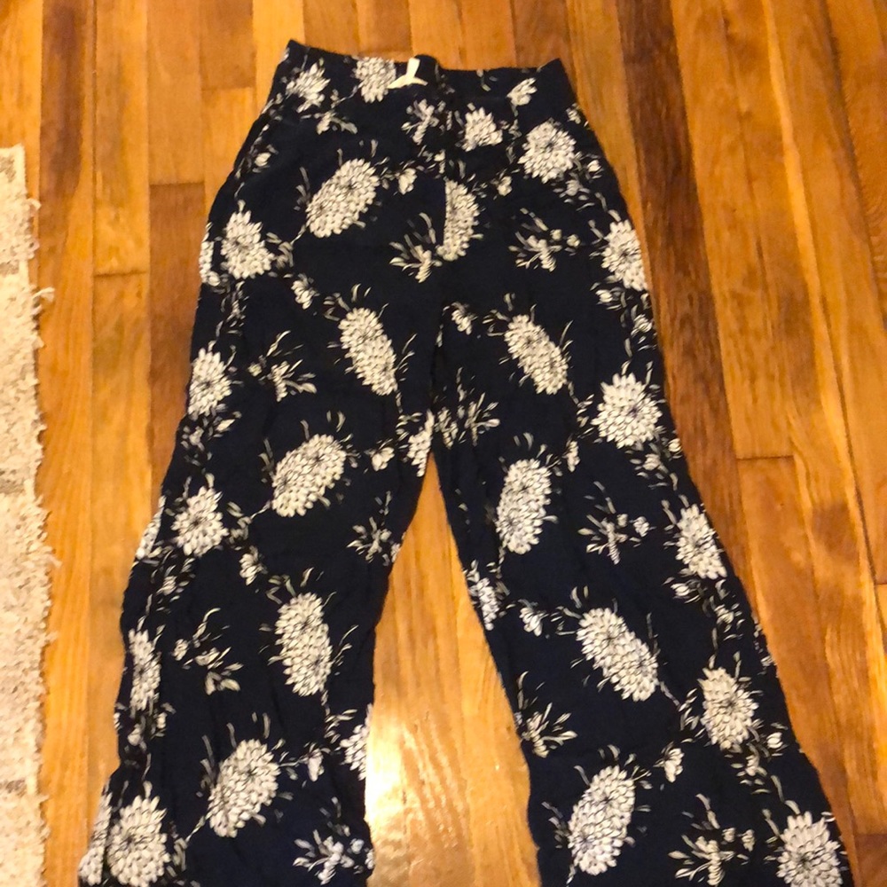 Size medium Miami Beach pants never worn